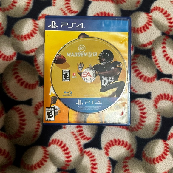 PS4 Game Bundle - Picture 4 of 4